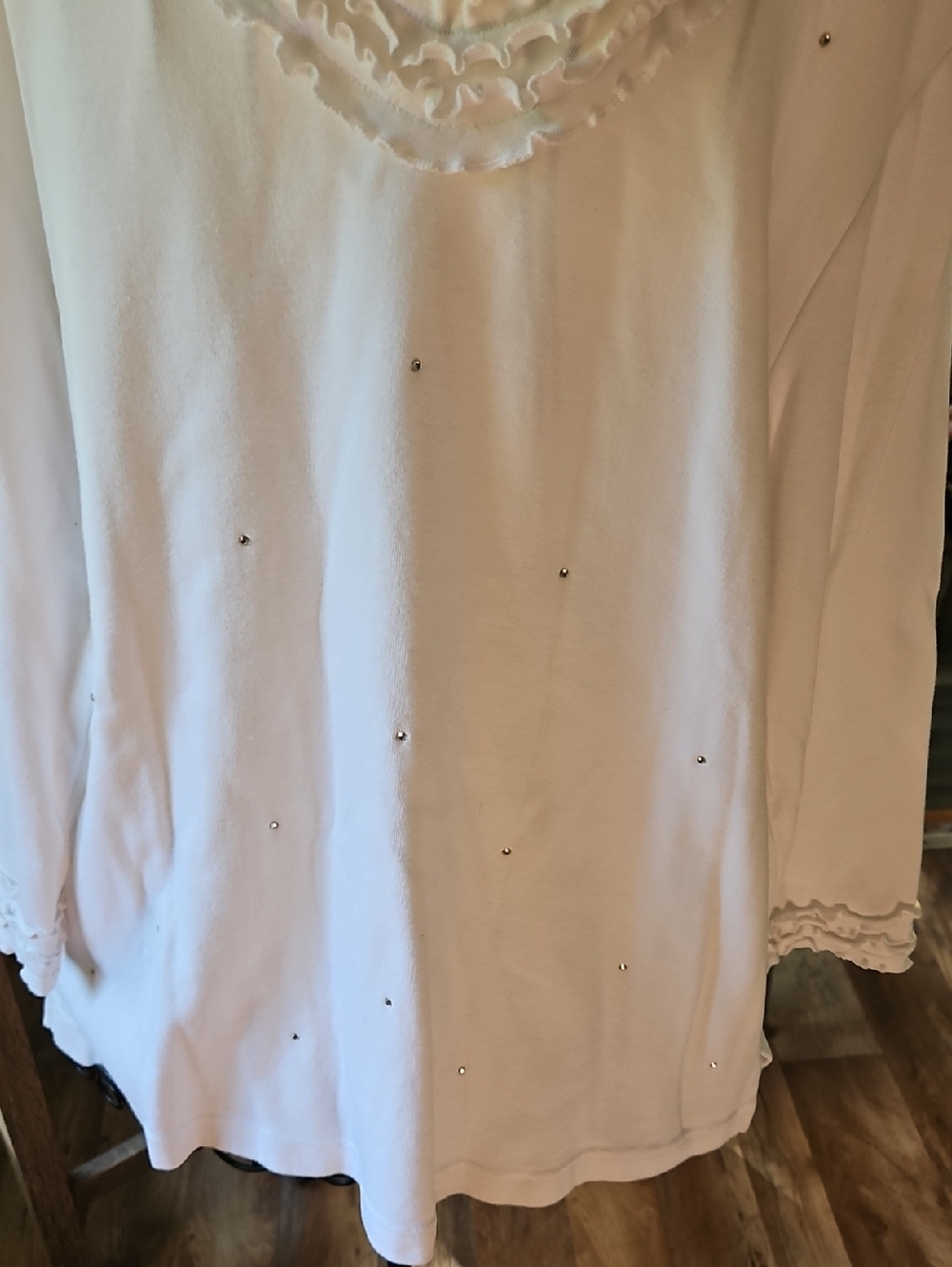 👚Quacker Factory White Long Sleeve Ruffle & Rhinestone Top - Picture 4 of 8